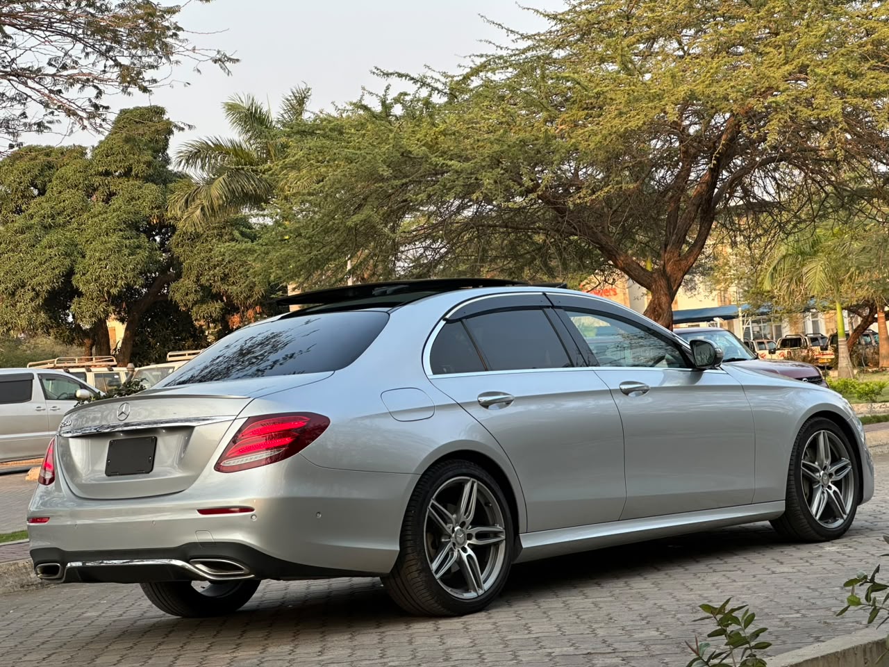 Mercedes-Benz thumbnail 3